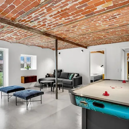 7 Bedroom Stunning In *